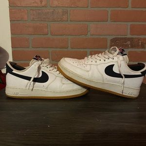 Gum bottom black swoosh Air Force 1